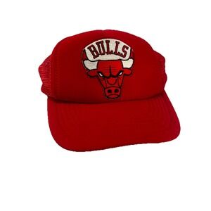 Chicago Bulls Red Universal Made In USA Snap Back Hat- Mesh- Y2K, 1990's, VTG